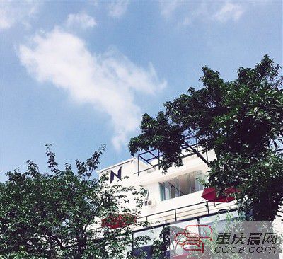 書店外觀設(shè)計(jì)感十足。