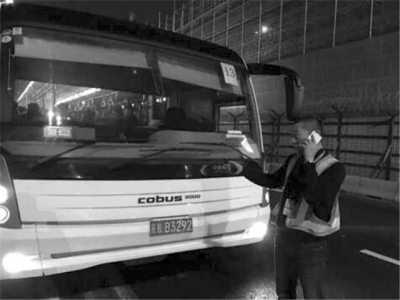 事發(fā)擺渡車。網(wǎng)絡圖片