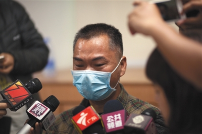 昨日，深圳，羅一笑的父親羅爾接受媒體采訪。圖/視覺中國
