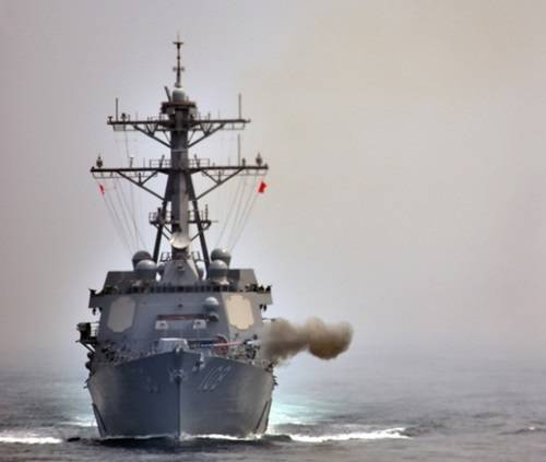 美國海軍的韋恩、麥亞號新型驅(qū)逐艦25日在朝鮮半島西部海域與韓國海軍聯(lián)合軍演