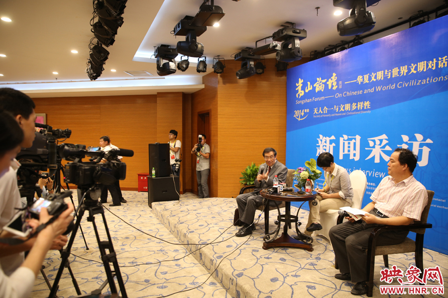 嵩山論壇新聞采訪現(xiàn)場(chǎng)。