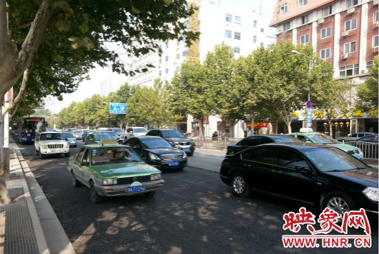 “無(wú)車日”仍有許多私家車主選擇開(kāi)車上路。