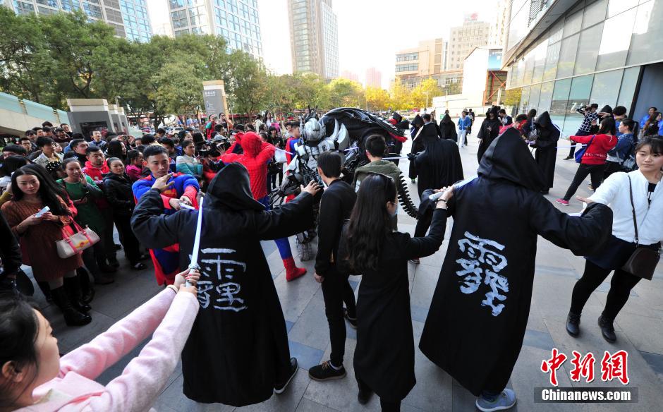 “復仇者聯盟”與人類共戰(zhàn)“異形”霧霾軍團