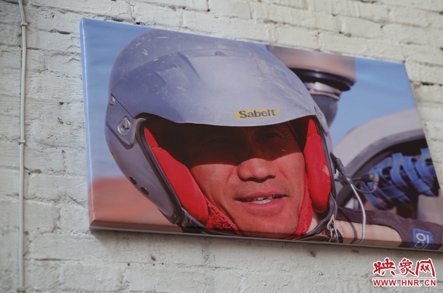 賽車的世界、更是男人的世界。圖為部分參展攝影作品。