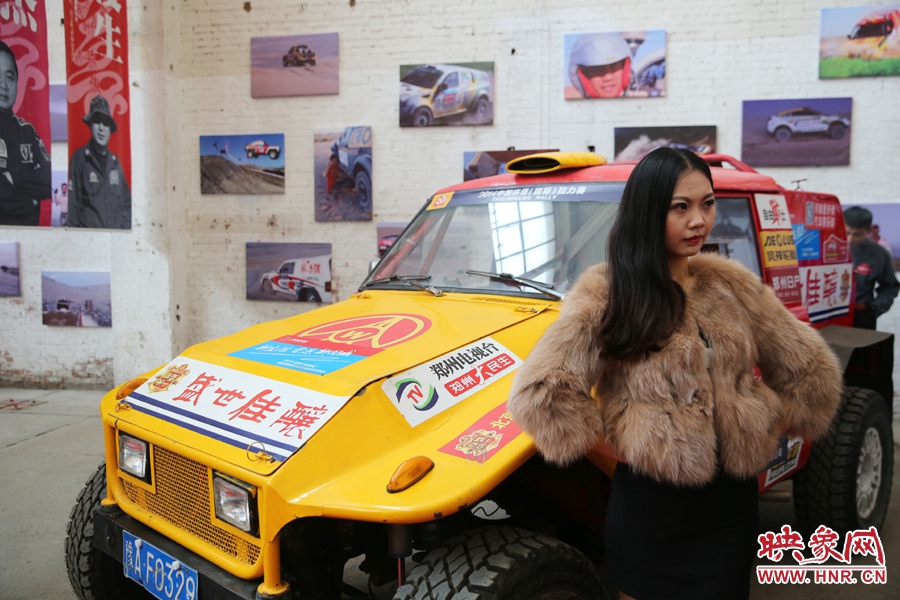 姐是車模，賽車的車。