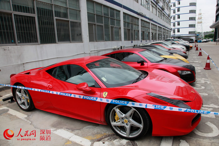 香港11輛跑車(chē)深圳飆車(chē)被扣