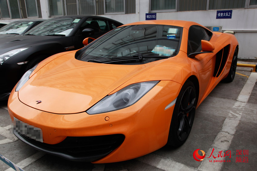 香港11輛跑車(chē)深圳飆車(chē)被扣