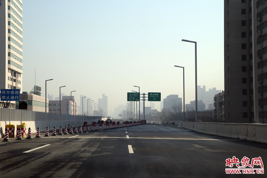 嵩山南路出口，由西向東至嵩山南路出口向東暫未開通。