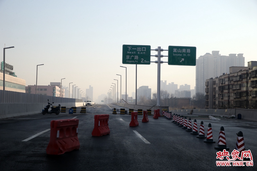 嵩山南路出口，由西向東至嵩山南路出口向東暫未開通。