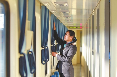 臥鋪車廂 半包式，更具私密性和舒適性。