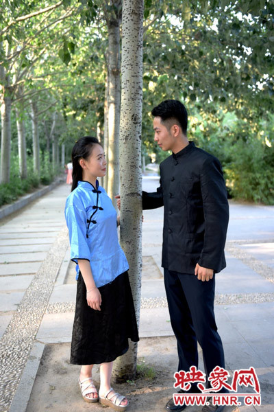 輕輕的凝視，勝卻了千言萬(wàn)語(yǔ)。