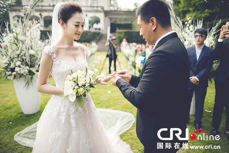 李小冉比利時辦婚禮 朱丹、鐘欣潼、應(yīng)采兒做伴娘