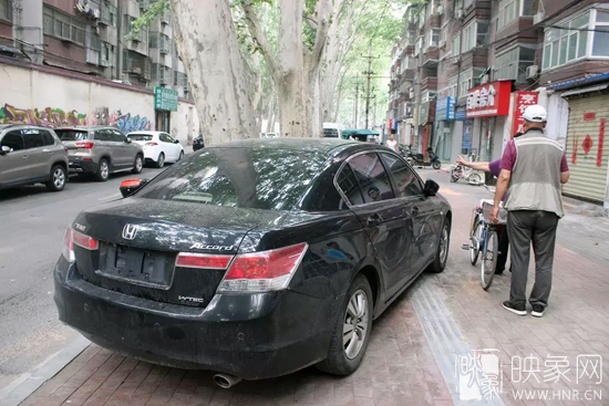 男子的車牌因是外地牌照，被小偷盜走。