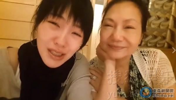 看明星花式秀母親節(jié)！甜馨上鏡鄧超祝福三個媽