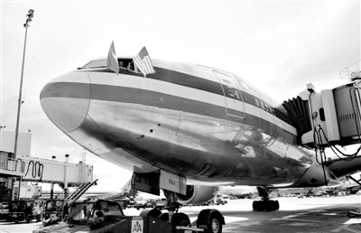 2011年4月5日，美國航空公司為洛杉磯至上海首條直飛航線的開通舉行剪彩儀式。目前，美國航空、美國聯(lián)合航空和達美航空已經向中國提交了飛行計劃。