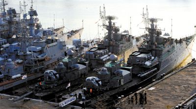 4月1日，?？吭诳死锩讈喨咚雇胁柕能娕?，其中也有烏克蘭海軍軍艦。