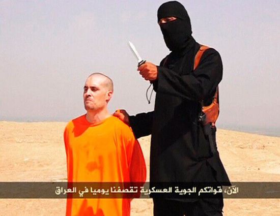 伊拉克極端組織ISIS公布題為 “ISIS給美國(guó)的信”視頻，視頻中2012年在敘利亞失蹤的美國(guó)記者福