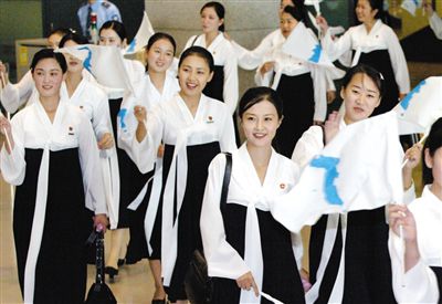 2005年9月，結(jié)束亞洲田徑錦標(biāo)賽之行的朝鮮拉拉隊(duì)。