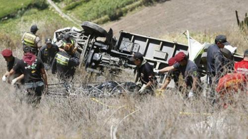 秘魯南部一客車墜落山谷，至少25人死亡網(wǎng)頁截圖