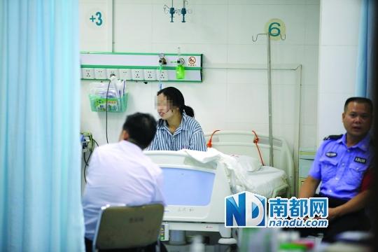 5月30日上午,跳橋女子獲救后被送往醫(yī)院救治,警方到場調(diào)查。南都記者 陳偉斌 攝