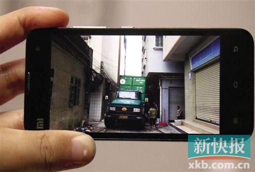 吳師傅的貨車被迫停留在現(xiàn)場幾天。