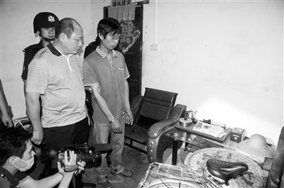 今年8月，我國(guó)內(nèi)地發(fā)生多起單身女性乘坐“黑車”后慘遭車主殺害的案件，被網(wǎng)友稱為“黑色8月”。