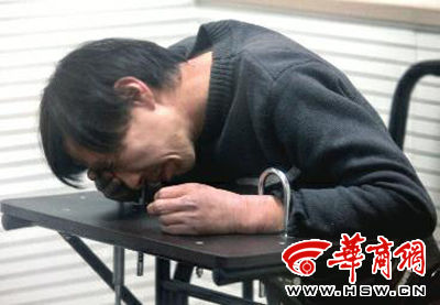3月29日，多次騷擾孕婦的賈某在公安蓮湖分局接受訊問