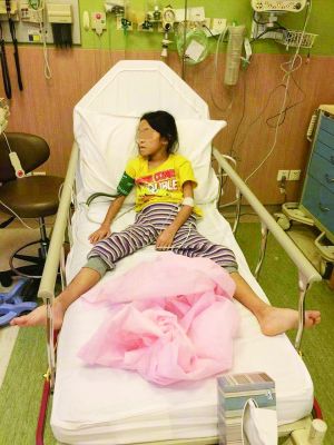 病危的8歲中國女孩菲比。