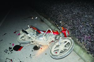 事故現(xiàn)場，被撞摩托車