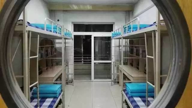 這個學(xué)校的男生宿舍火了！女同學(xué)都喊著要嫁