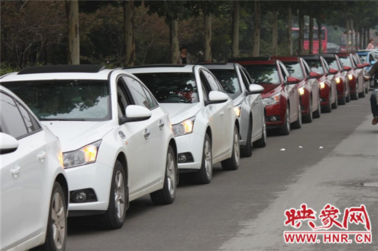 2014中國(鄭州)自駕車旅游產業(yè)交易博覽會在鄭州開幕