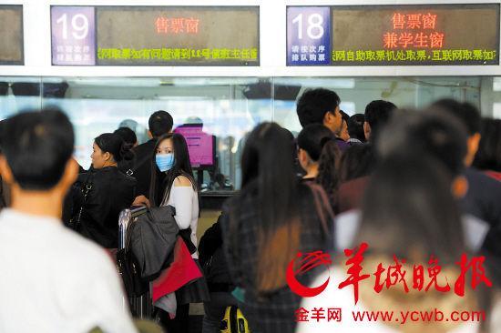 2015年春運(yùn),“囤票”不再是黃牛的專屬行為,普通乘客也開始加入其中。