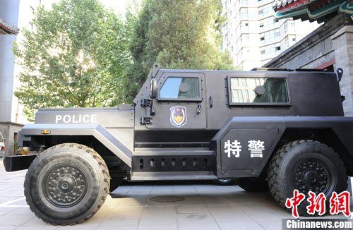　　國產(chǎn)輕型聯(lián)合越野戰(zhàn)車側(cè)面照。張龍云攝