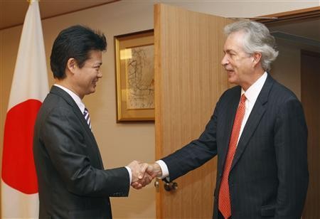 10月15日上午，日本外相玄葉光一郎與到訪的美國常務助理國務卿伯恩斯在日外務省舉行了會談。