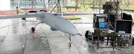 “中科院”展示銳鳶無人機與導控系統(tǒng)。