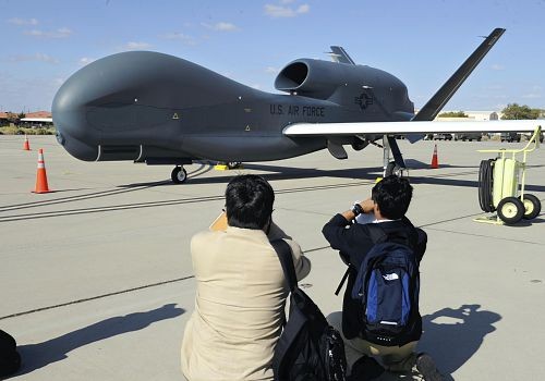 日本計(jì)劃在釣魚(yú)島海域部署美軍“全球鷹”無(wú)人偵察機(jī)