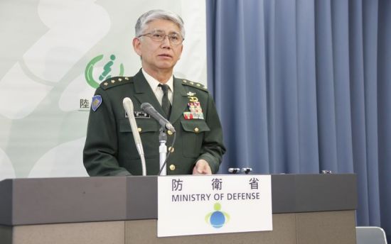 2月21日下午2點(diǎn)，日本陸上自衛(wèi)隊(duì)參謀長君塚榮治在防衛(wèi)省會(huì)見記者