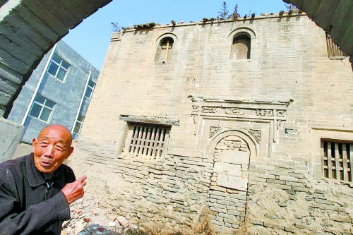 為保護(hù)古民宅，鄭州北四環(huán)繞開5米
