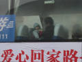 “映象網(wǎng)愛(ài)心回家路”乘客在路上