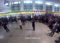 火車站候車大廳紅歌快閃迎國慶！百人互動，震撼現(xiàn)場嗨翻天！
