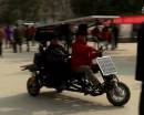 六旬老翁淘廢品造太陽(yáng)能車(chē) 欲帶8旬母親遠(yuǎn)游