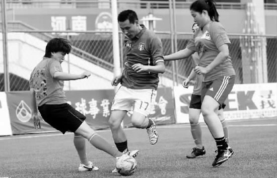 因?yàn)樯眢w條件受限，女足幫只能走技術(shù)流路線