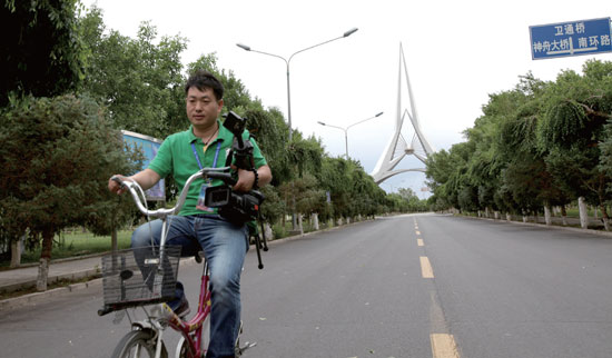 張國(guó)超借來(lái)自行車(chē)“奔赴”報(bào)道現(xiàn)場(chǎng)