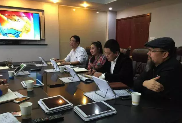從右至左依次為趙財神，雅購供銷CEO許濤，農(nóng)團聯(lián)盟創(chuàng)始人王婷。