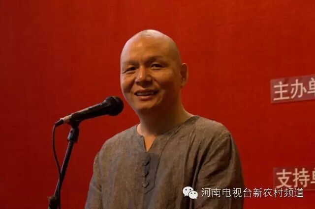 書畫家協(xié)會(huì)副主席，中國書畫家協(xié)會(huì)會(huì)員，河南省青年書法家，蘆荻