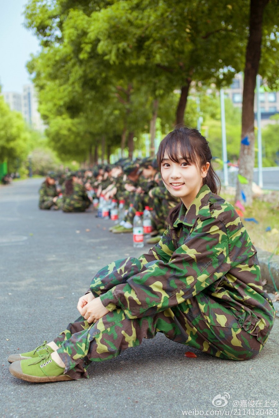 浙大軍訓女神曝光 素顏照清純美麗動人