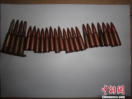 覃某主動上交的23發(fā)子彈?！＄娦馈z